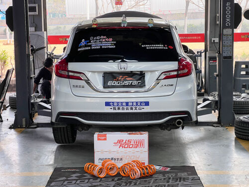 के बारे में नवीनतम कंपनी का मामला 2018 Honda Jade 1.8L Upgraded with EDDY Sport Short Springs